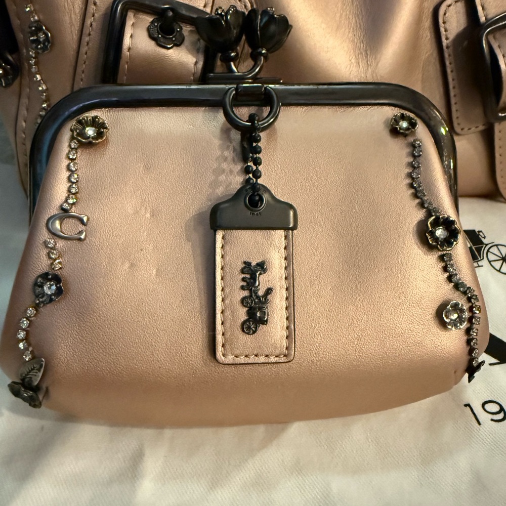 Coach Metallic Pink - Kisslock coin purse